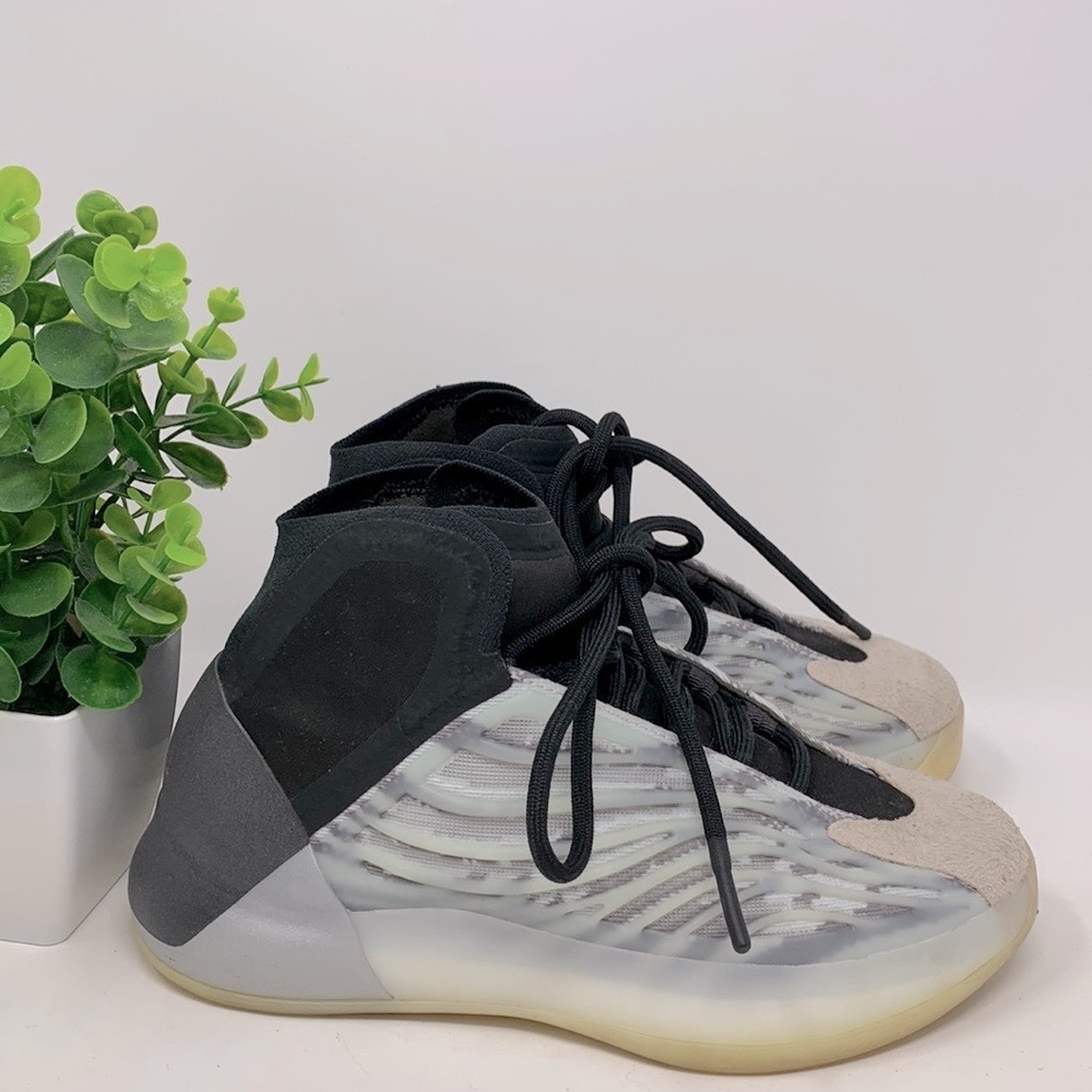 Adidas Yeezy Boost QNTM